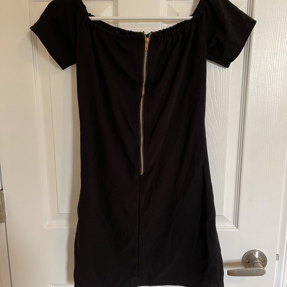 Buy 2 get 1- Black off the shoulder dress - Picture 2 of 2